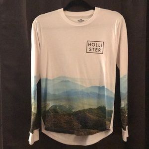 Hollister mountain print long sleeve tee.